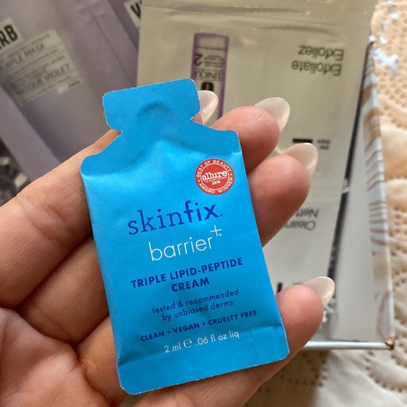 Sephora skin and hair care samples comes in a cute box - Picture 5 of 8